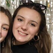 l’apprentissage du dessin, la culture en ce qui concerne les périodes artistiques et artistes, à qui le veux, même les plus jeunes